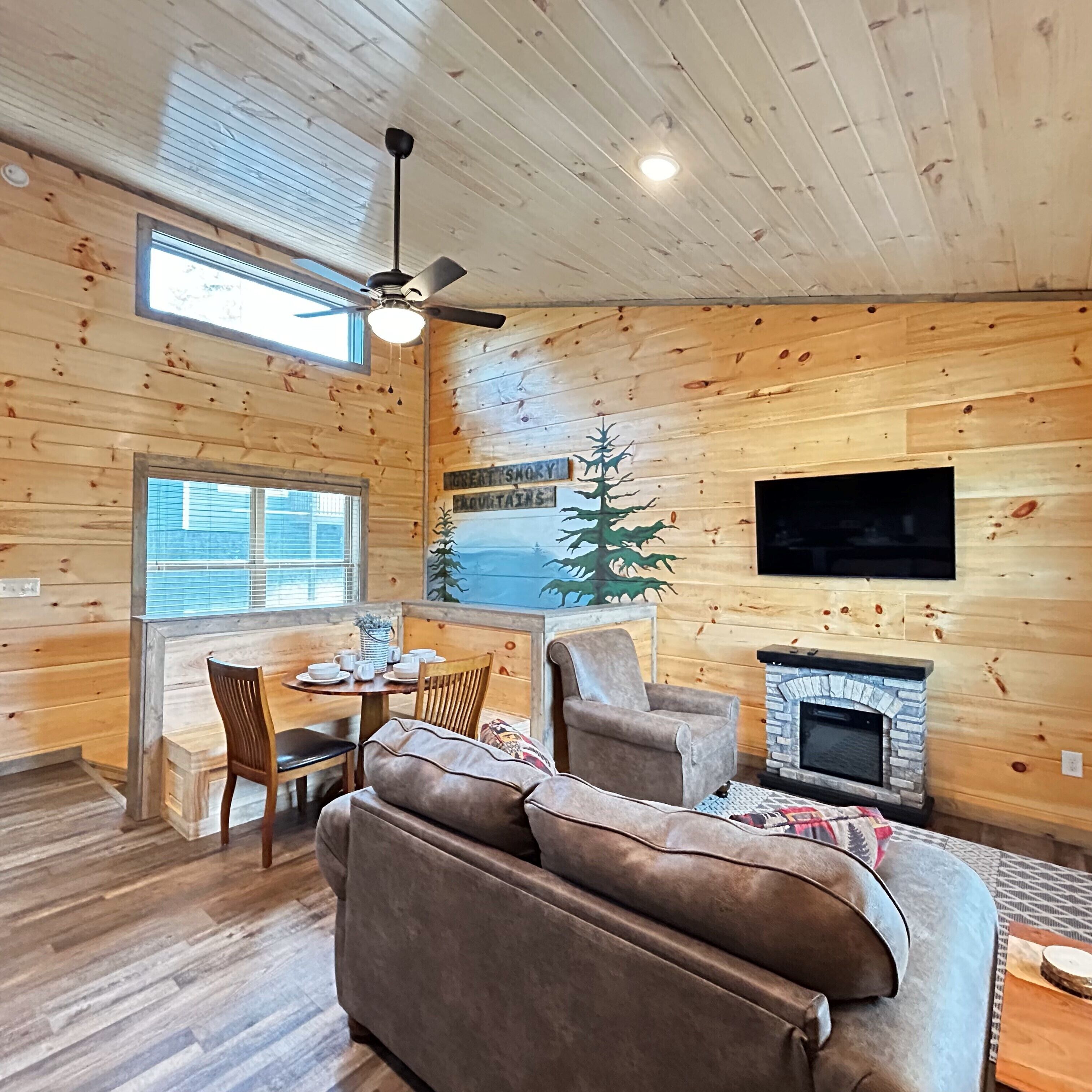 Nov/Dec Sale! Family Cabin -Central Location -near Dollywood -Hot Tub & Mtn View