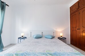 1 bedroom, iron/ironing board, bed sheets