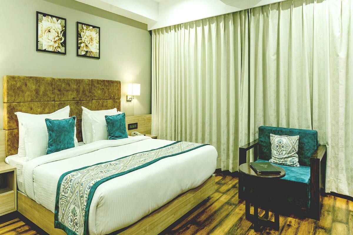 Quarto premium | Roupas de cama premium, ferros/tábuas de passar roupa