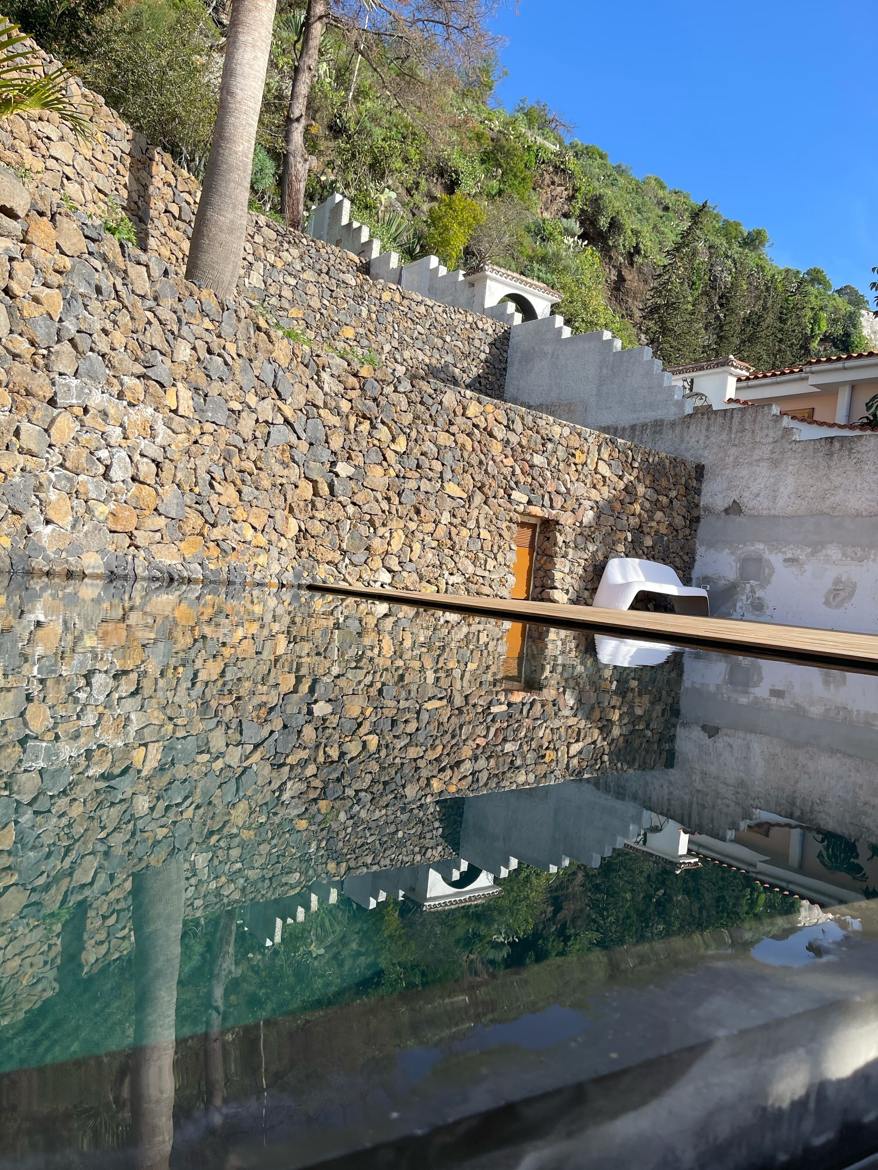 حمّام سباحة خارجي، حمّام سباحة مُدفَّأ