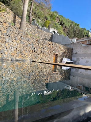 Piscina all'aperto, una piscina riscaldata