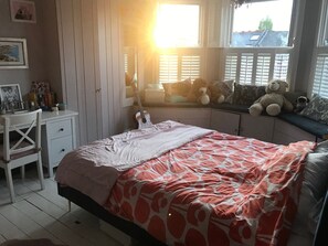 3 bedrooms, internet, bed sheets