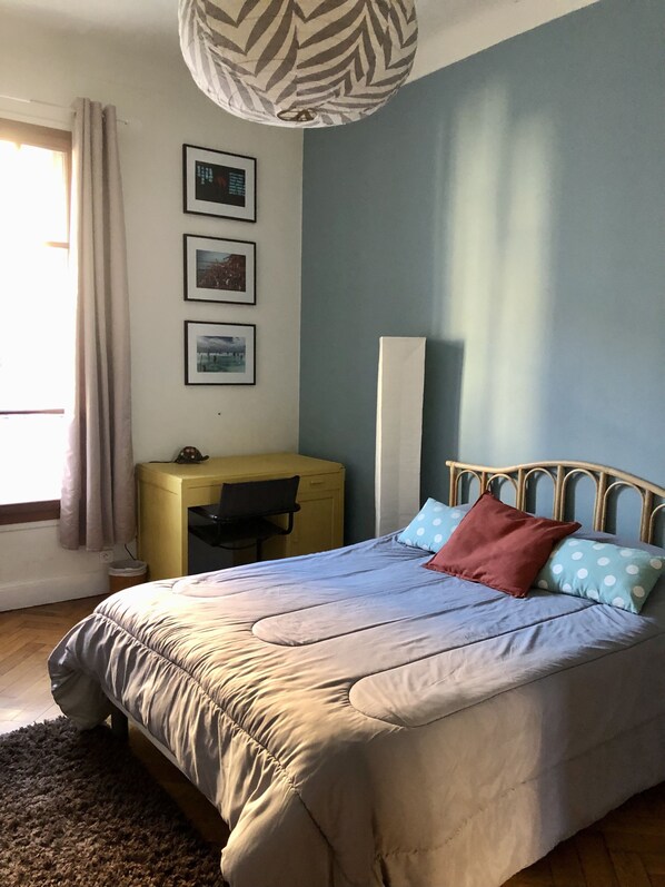 1 bedroom, desk, WiFi, bed sheets