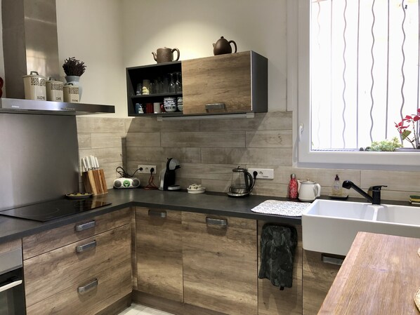 Fridge, microwave, oven, stovetop