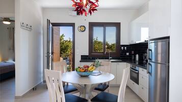 ๋์งํธ ์ฑ๋ ์์ฒญ์ด ๊ฐ๋ฅํ 32์ธ์น ์ค๋งํธ TV, TV, ๋ทํ๋ฆญ์ค