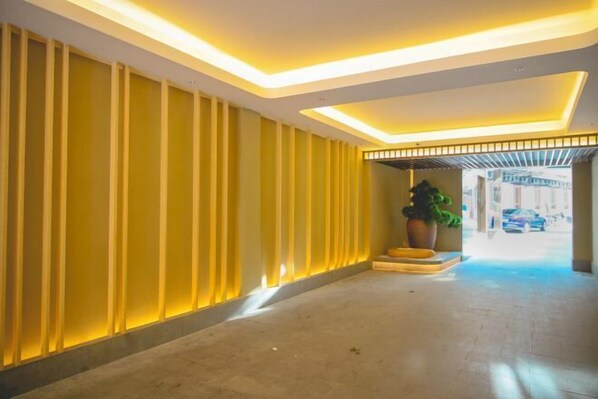 Unclassified image, 1 of 92, button - Ji Hotel (Shanghai)