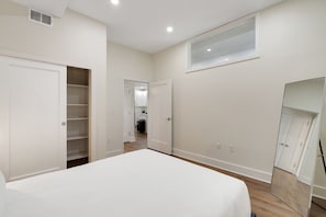 2 bedrooms, desk, iron/ironing board, travel crib