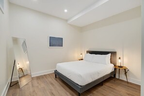 2 bedrooms, desk, iron/ironing board, travel cot - Sosuite | 2BR Apt w W/D, Gym, Lounge (Philadelphia)