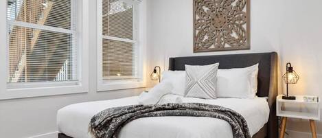 2 室のベッドルーム、アイロン / アイロン台、WiFi、ベッドシーツ