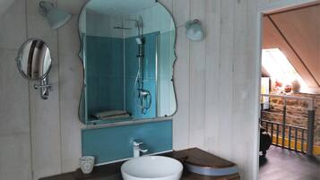 Dusche, Haartrockner, HandtĂŒcher, Seife