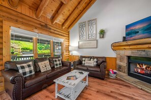 Smart TV, caminetto, tavolo da calcetto