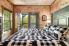 4 bedrooms, iron/ironing board, free WiFi, bed sheets - Private & Quiet! Heated Indoor Pool, Views, Hot Tub, Game Room, Free Tickets! (Sevierville)