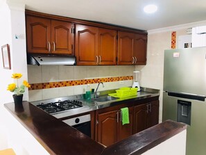 Fridge, coffee/tea maker, blender, cookware/dishes/utensils - Beautiful apartment near the sea (Cartagena de Indias)