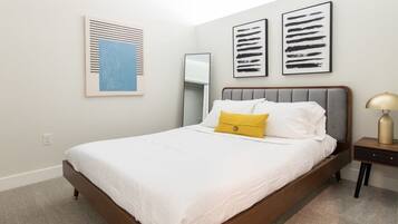 1 bedroom, desk, iron/ironing board, WiFi