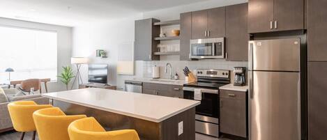 Refrigerador, microondas, horno y parrilla de estufa