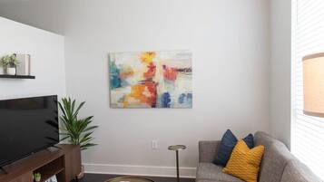 Tv, pejs, Netflix, Hulu