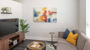 TV, Netflix, Hulu og strømmetjenester