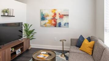 TV, caminetto, Netflix, Hulu