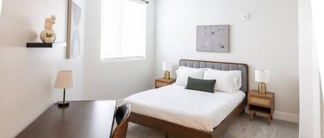 1 sovrum, skrivbord, strykjärn/strykbräda och wi-fi