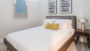 1 bedroom, desk, iron/ironing board, WiFi