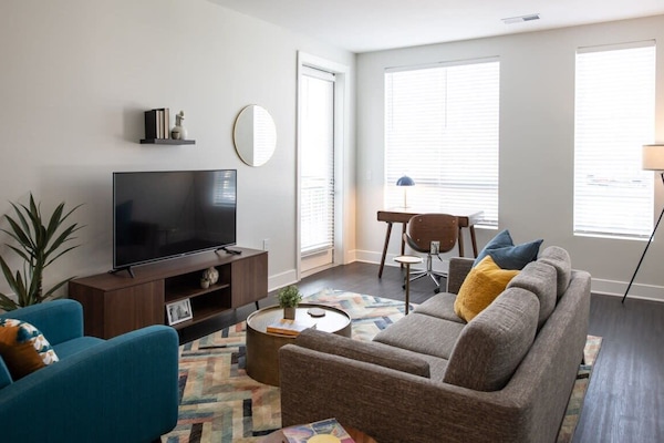 Cozysuites l Luxe 2BR in Downtown Cincinnati