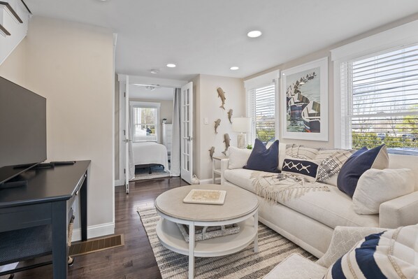 3 chambres, bureau, fer et planche à repasser, lit parapluie