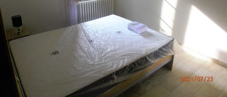 2 bedrooms, travel cot, free WiFi