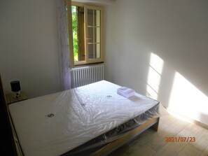 2 bedrooms, travel crib, free WiFi - Maison Dans Petit Village Tranquille Pres DES Chateaux (RIBAGNAC)