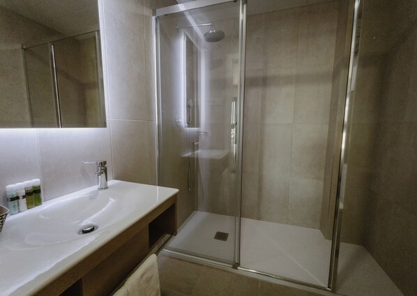 Bathroom - Petit Palace Vargas (Seville)