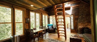 Fairytale Cabin on Lake Wedowee