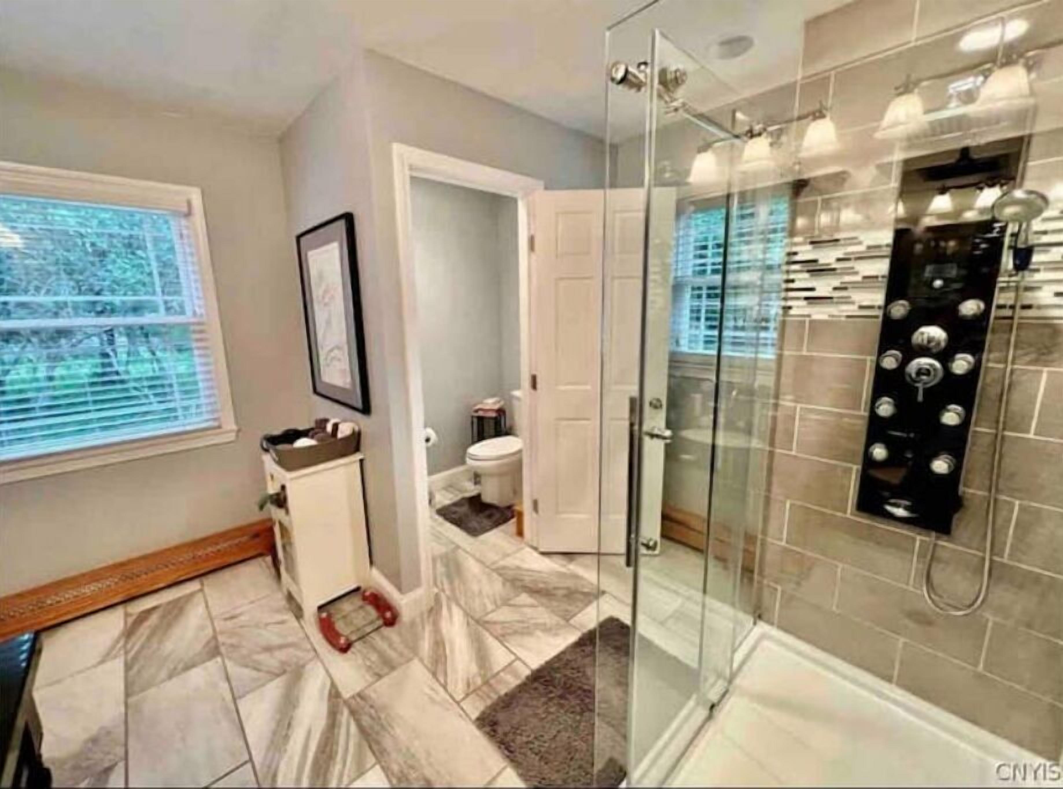 Private 2400 sq ft house. Hot Tub, Pool, Bar