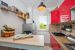 Microwave, coffee/tea maker, toaster