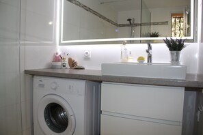 تجهيزات دش، مجففات شعر، مناشف