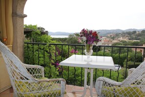 تناول الطعام بالخارج