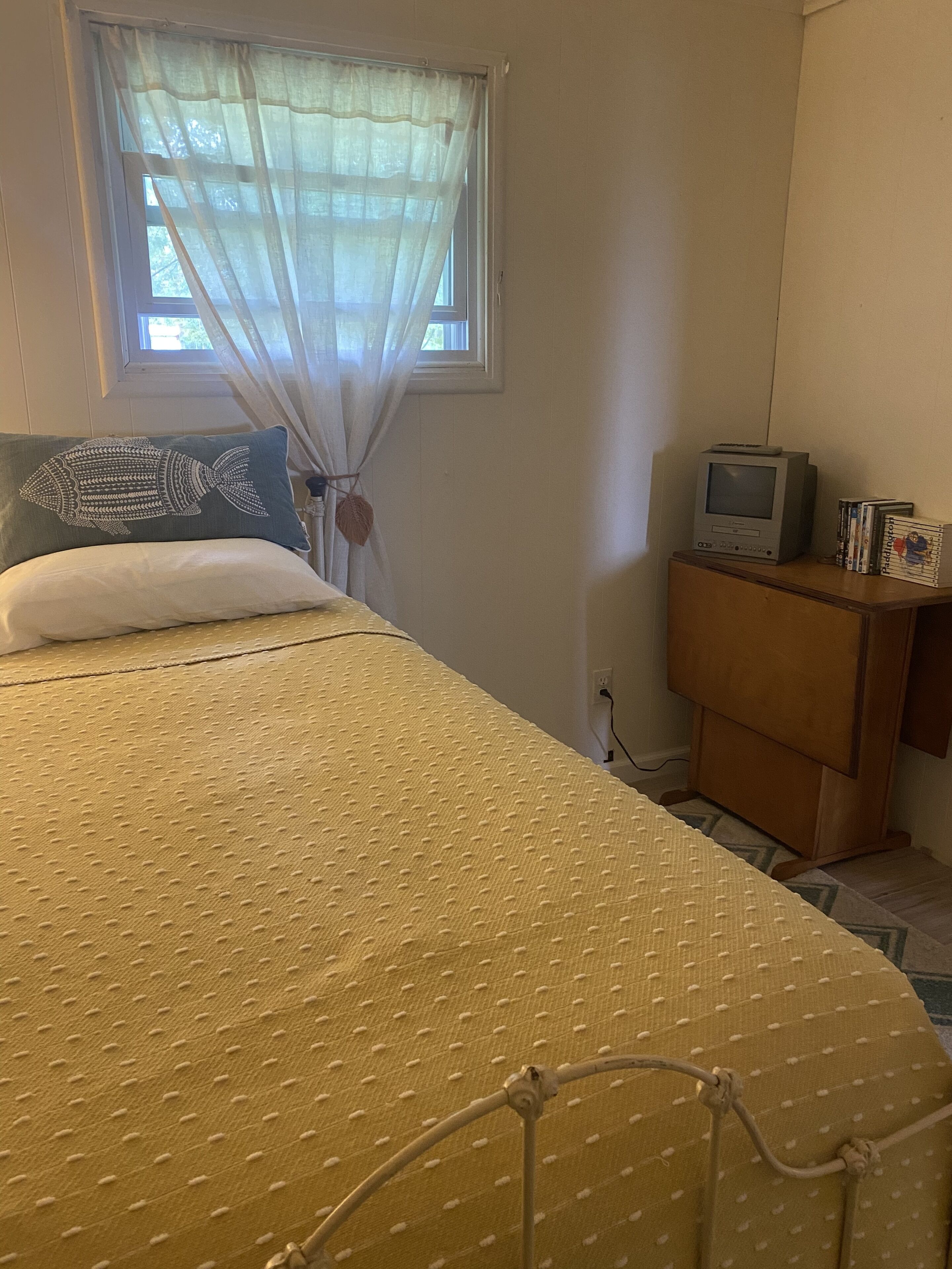 Cozy Lake Ontario Cottage - Welcome to the Gates Loch House