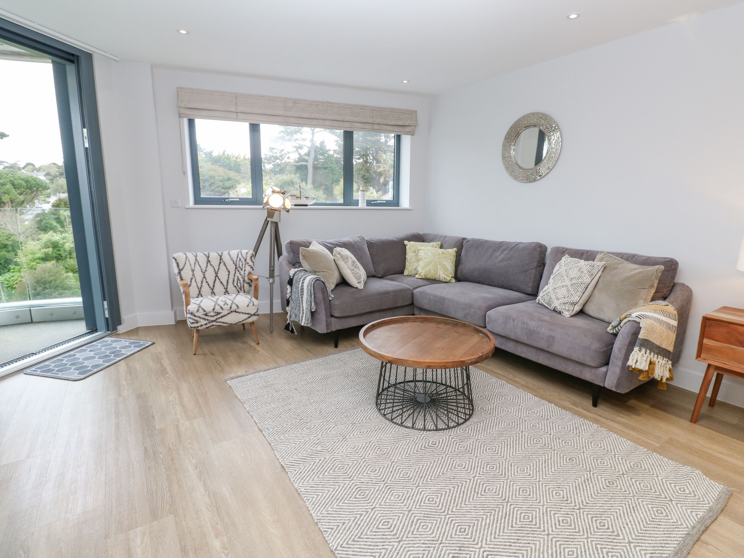 SEBASTIAN'S VIEW, family friendly, luxury holiday cottage in Falmouth