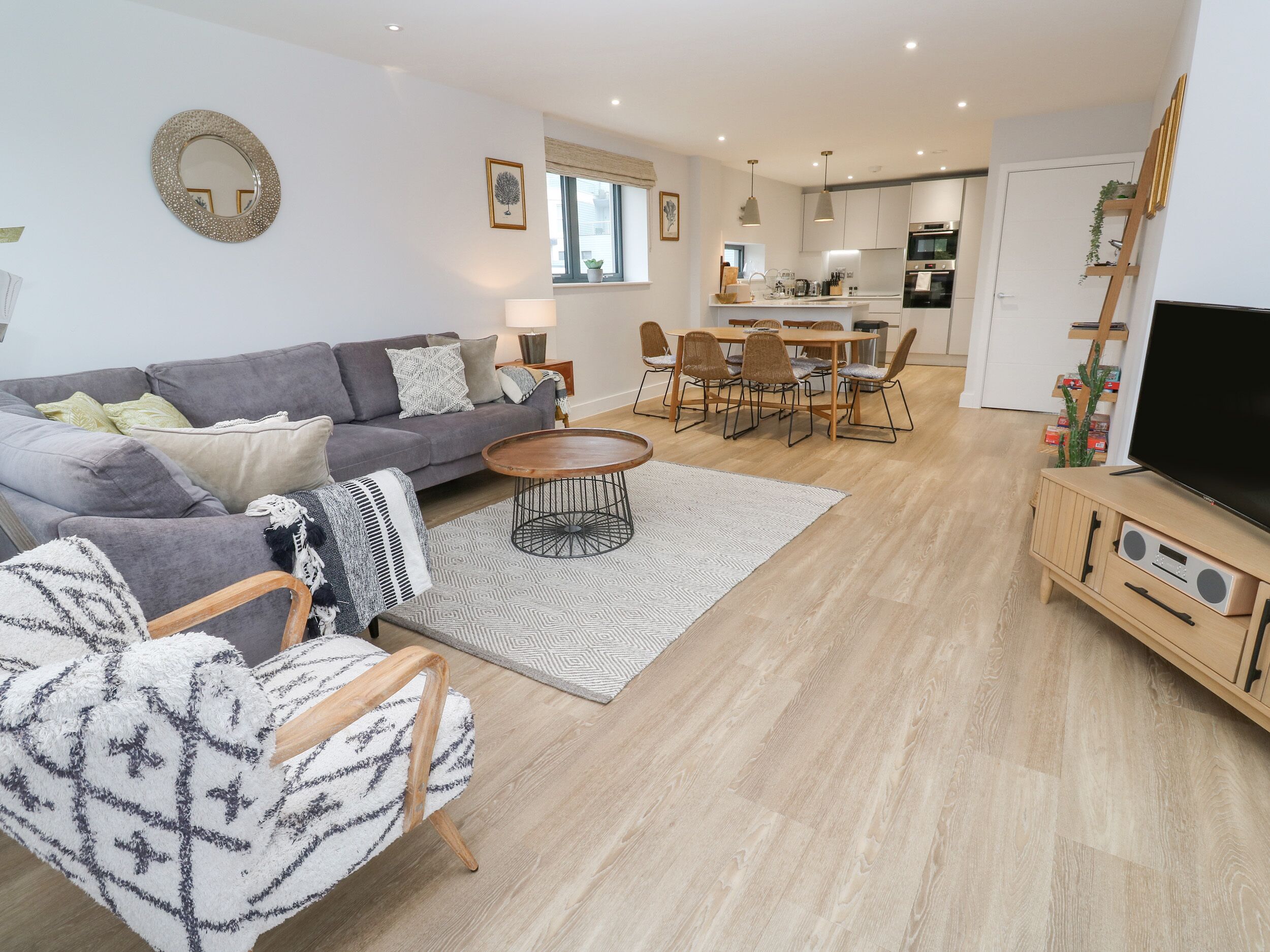 SEBASTIAN'S VIEW, family friendly, luxury holiday cottage in Falmouth