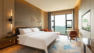 Premium Room, 1 King Bed, Mountain View | In-room safe