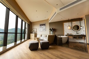 Deluxe Suite, 1 King Bed, Mountain View | In-room safe