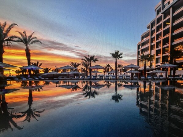 Alberca al aire libre y alberca climatizada