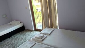 Basic Triple Room | Living area - hotel 415 (Sunny Beach)