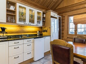 Fridge, microwave, dishwasher, cookware/dishes/utensils