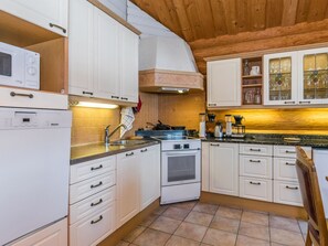 Fridge, microwave, dishwasher, cookware/dishes/utensils