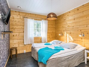 3 عدّة غرف نوم وسرير سفر وخدمة الإنترنت