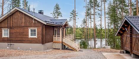 المنشأة من الخارج