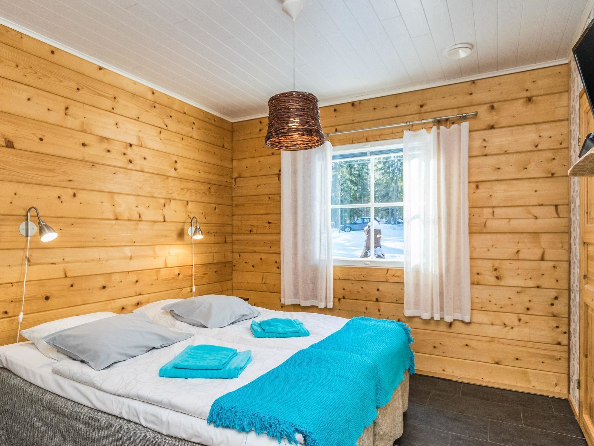 3 makuuhuonetta, vauvan matkasänky, internet