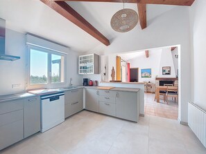 Fridge, dishwasher, cookware/dishes/utensils - La Girelle by Interhome (Porto Vecchio)