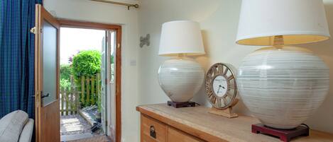 المنشأة من الداخل