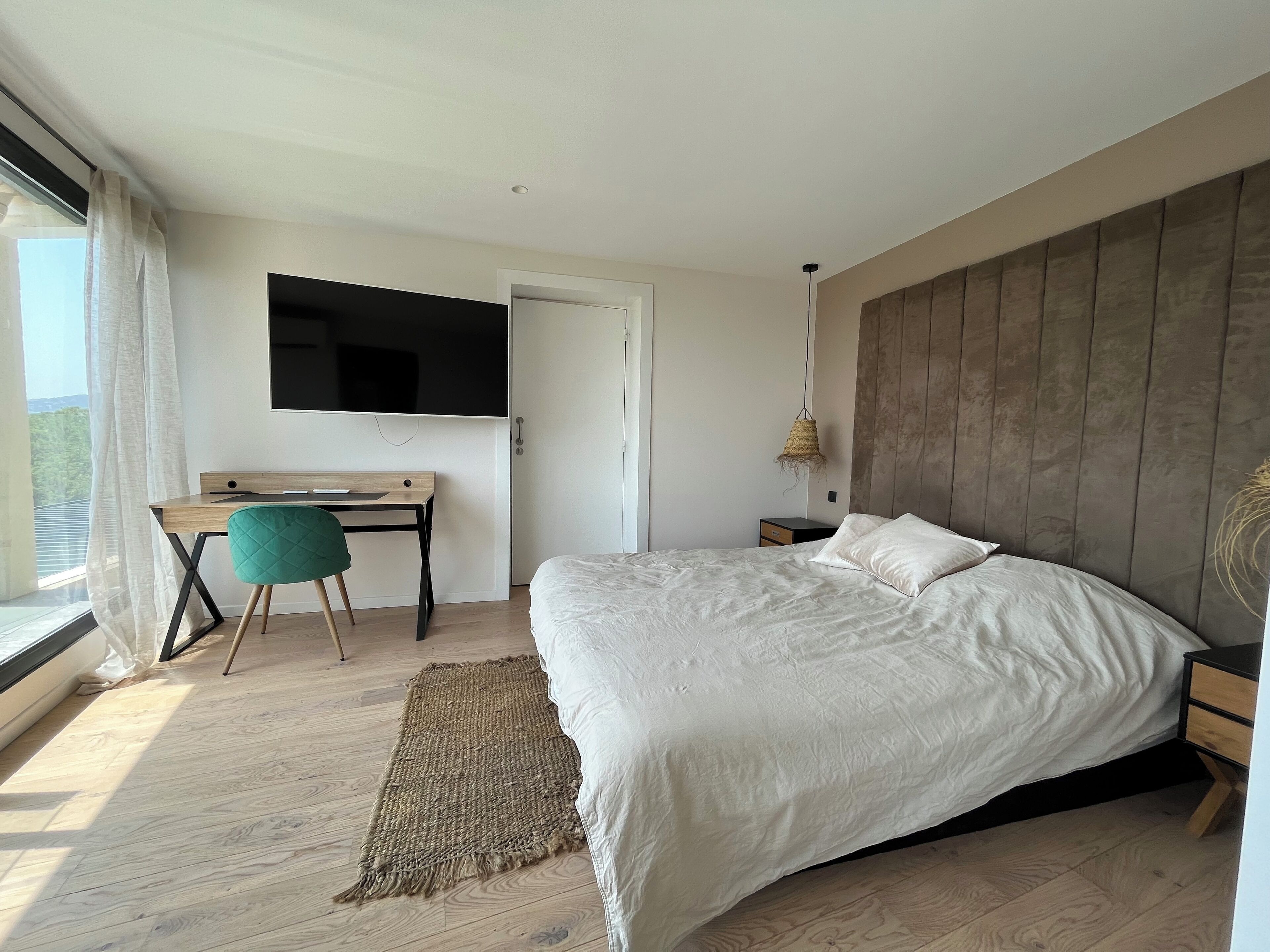 3 bedrooms, iron/ironing board, WiFi (free), bed sheets