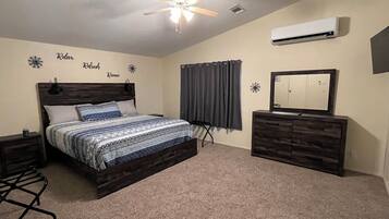 3 bedrooms, desk, WiFi, bed sheets